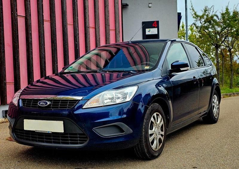 Blau Gebraucht 2011 Ford Focus Limousine | 3.190 € (Fairer Preis) - Bild 1/4
