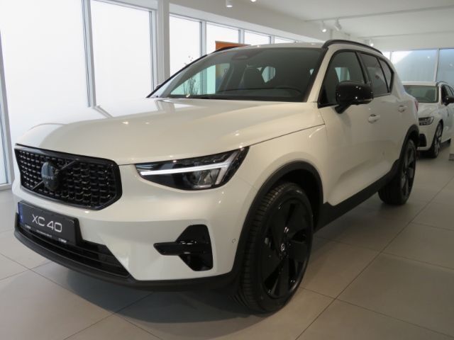 Neu Volvo XC40 Plus 163 PS (119 kW) 2025 Schwarz SUV