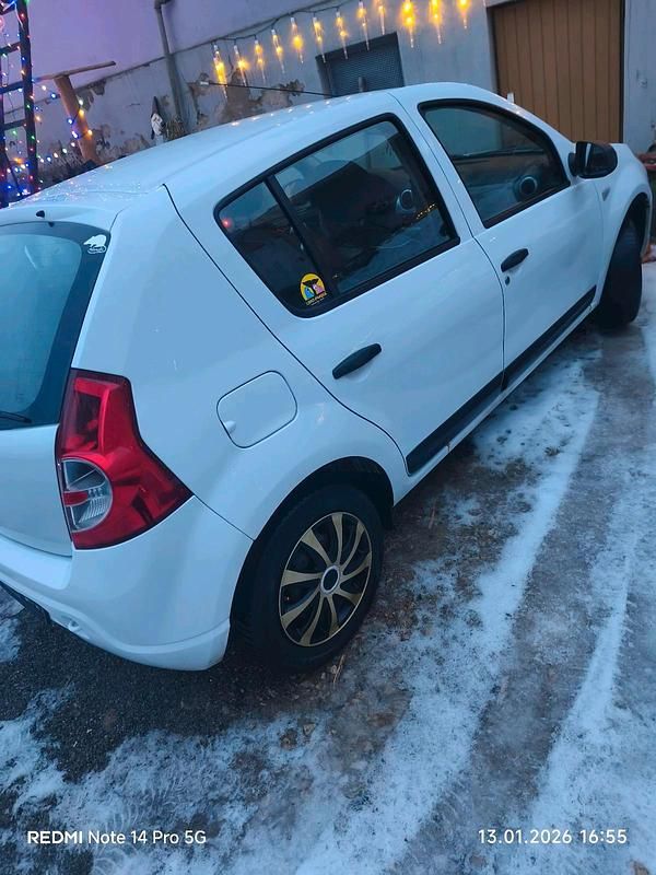 Gebraucht Dacia Sandero 75 PS (55 kW) 2012 Weiß Kleinwagen