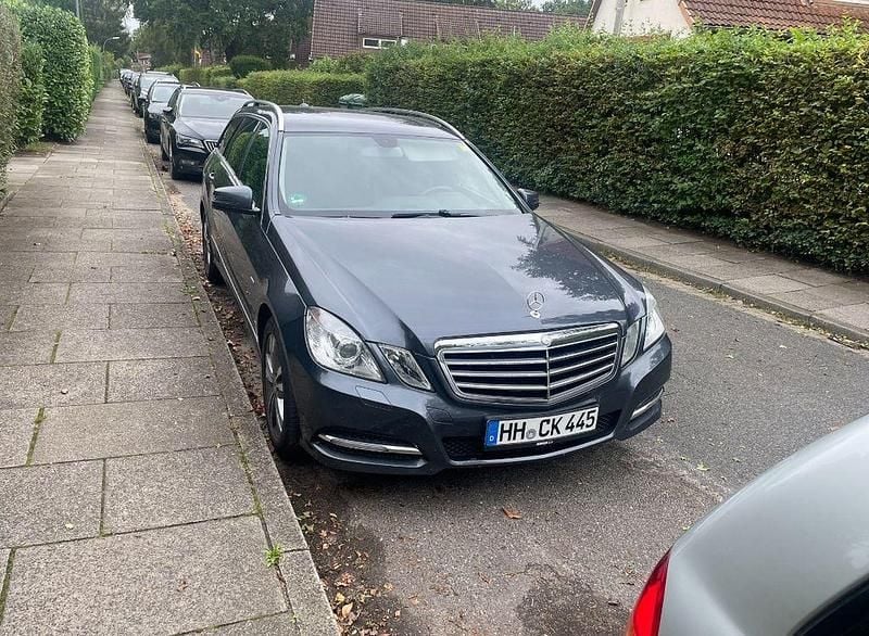 Gebraucht Mercedes E220 170 PS (125 kW) 2011 Grau Limousine