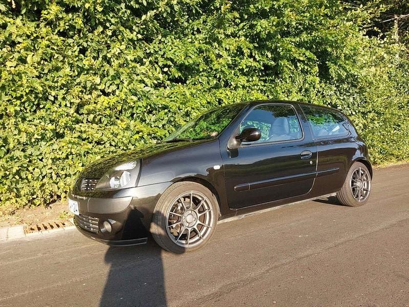 Gebraucht Renault Clio II 75 PS (55 kW) 2004 Schwarz Kleinwagen