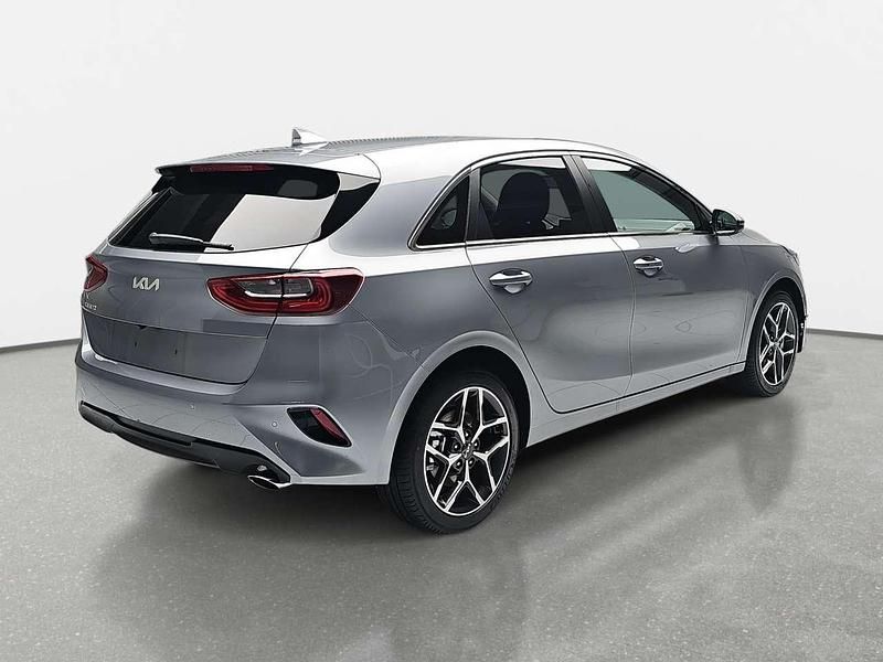 Neu Kia Ceed Style 140 PS (102 kW) 2025 Lunarsilber metallic Kleinwagen