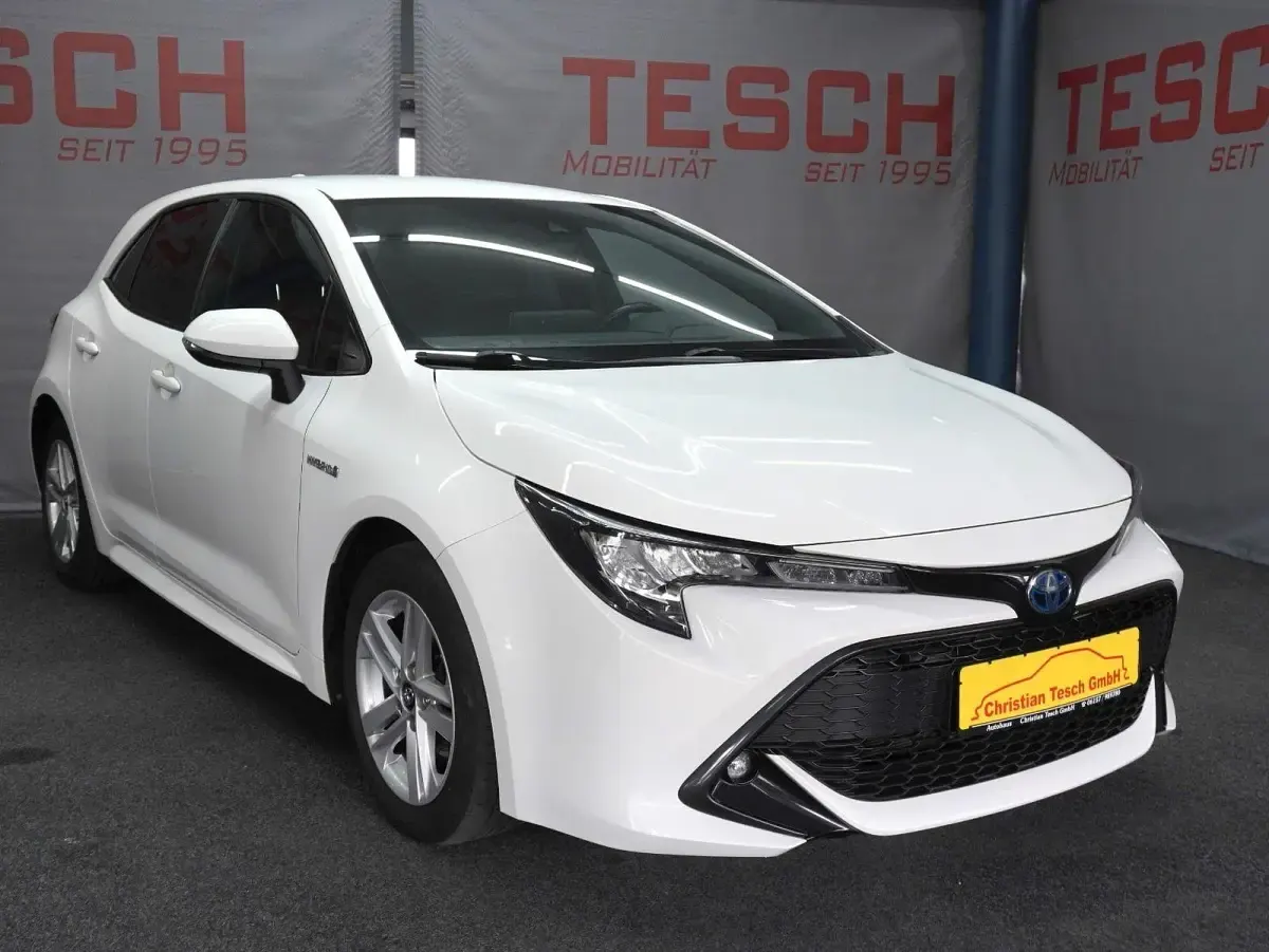 Gebraucht Toyota Corolla Business Edition 152 PS (111 kW) 2019 Weiß Limousine