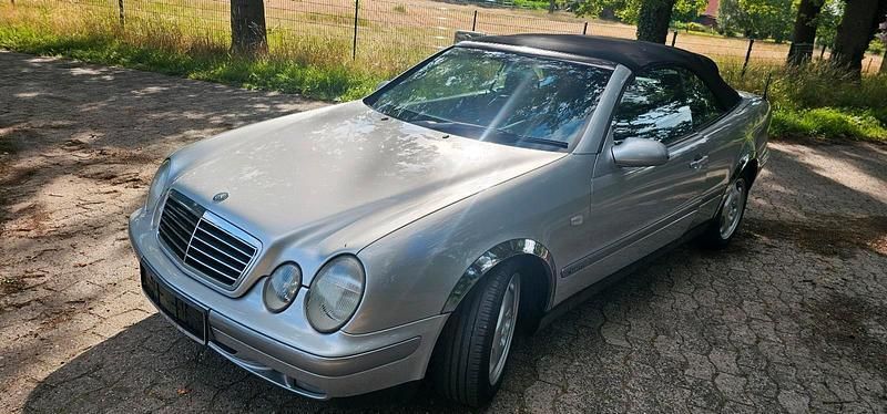 Silber Gebraucht 1999 Mercedes CLK200 Cabrio | 3.500 € (Fairer Preis) - Bild 1/4