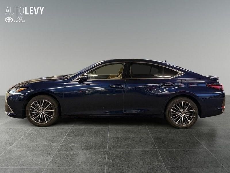 Gebraucht Lexus ES300H Business Edition 218 PS (160 kW) 2023 Tiziablau Limousine
