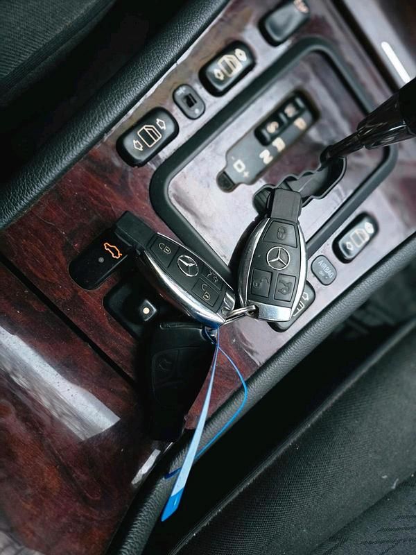 Gebraucht Mercedes E220 143 PS (105 kW) 2002 Silber Limousine