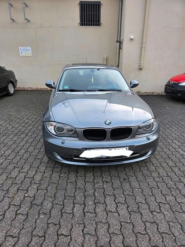 Grau Gebraucht 2010 BMW 116 Kleinwagen | 5.700 € (Teuer) - Bild 1/4