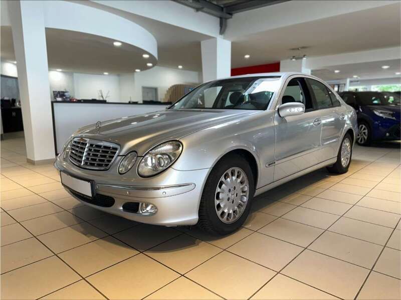 Brillantsilber metalliclack Gebraucht 2004 Mercedes E200 Limousine | 6.950 € (Fairer Preis) - Bild 1/4