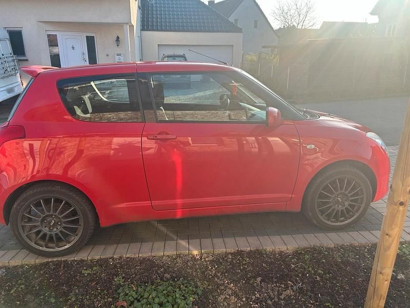 Gebraucht Suzuki Swift 92 PS (67 kW) 2008 Rot Kleinwagen