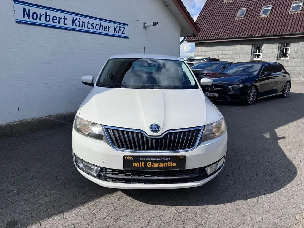 Gebraucht Skoda Rapid Dynamic 105 PS (77 kW) 2013 Weiß Kleinwagen