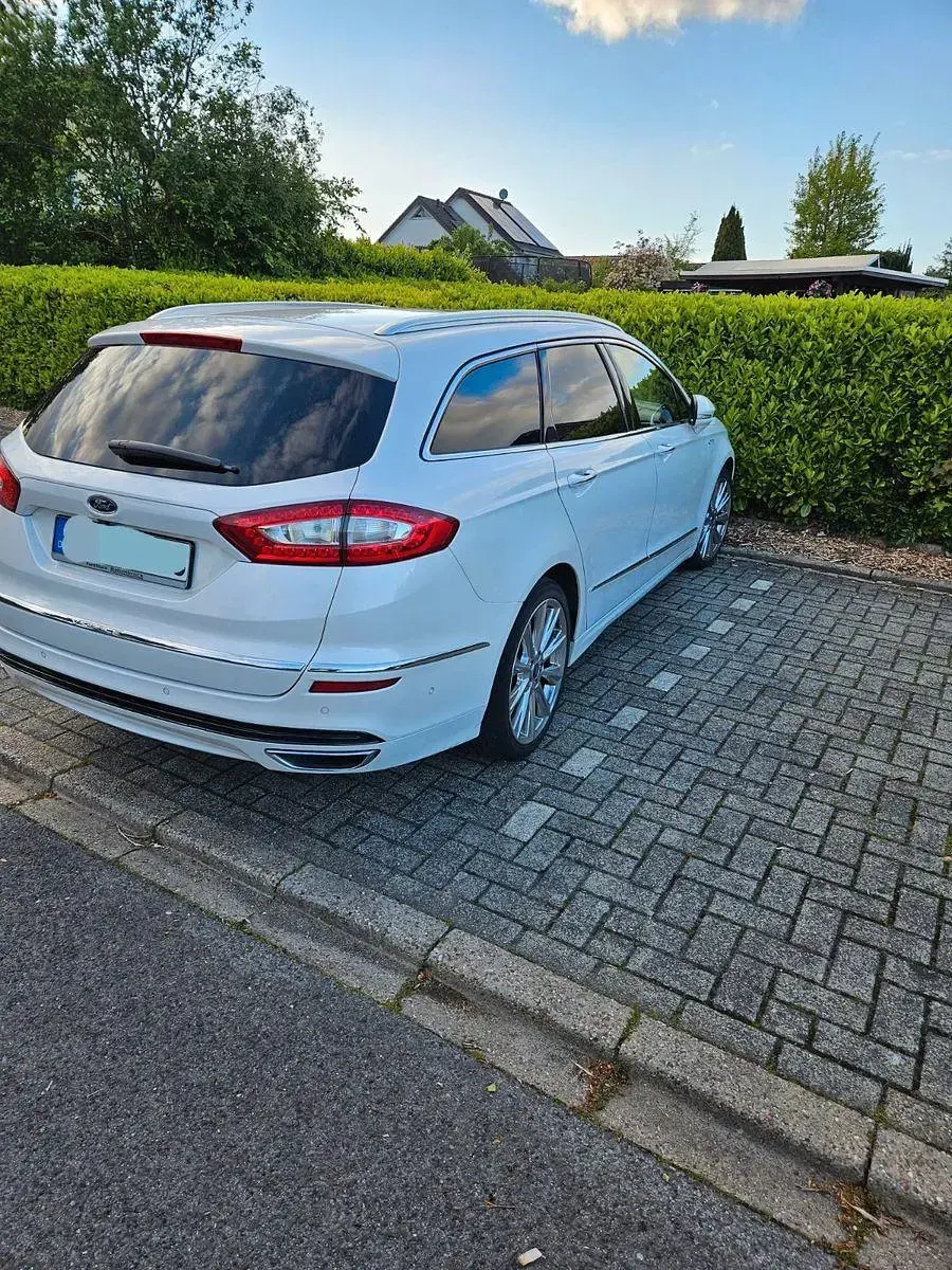 Gebraucht Ford Mondeo Vignale 179 PS (131 kW) 2015 Weiß Kombi