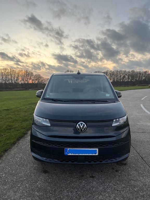 Usado VW Multivan 150 HP (110 kW) 2023 Azul Monovolume