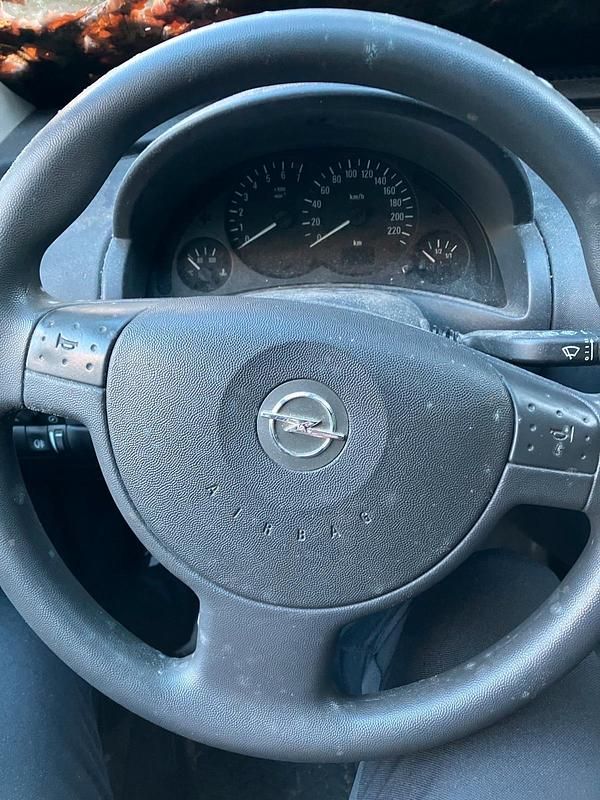 Gebraucht Opel Corsa 75 PS (55 kW) 2003 Schwarz Kleinwagen