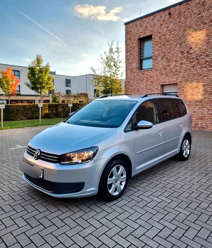 Silber Gebraucht 2014 VW Touran Comfortline Van / Kleinbus | 6.700 € (Superpreis) - Bild 1/4