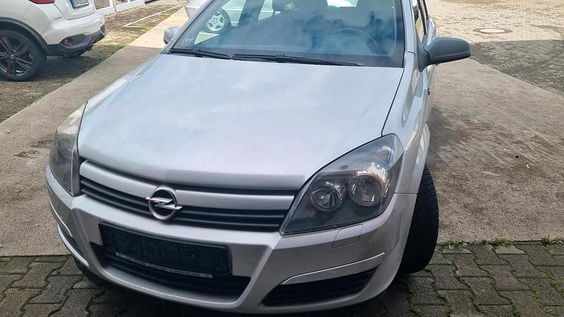Grau Gebraucht 2005 Opel Astra Limousine | 2.500 € (Guter Preis) - Bild 1/4