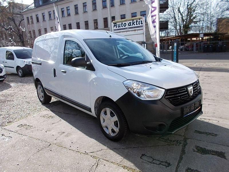 Gebraucht Dacia Dokker 102 PS (75 kW) 2019 Weiß Van / Kleinbus