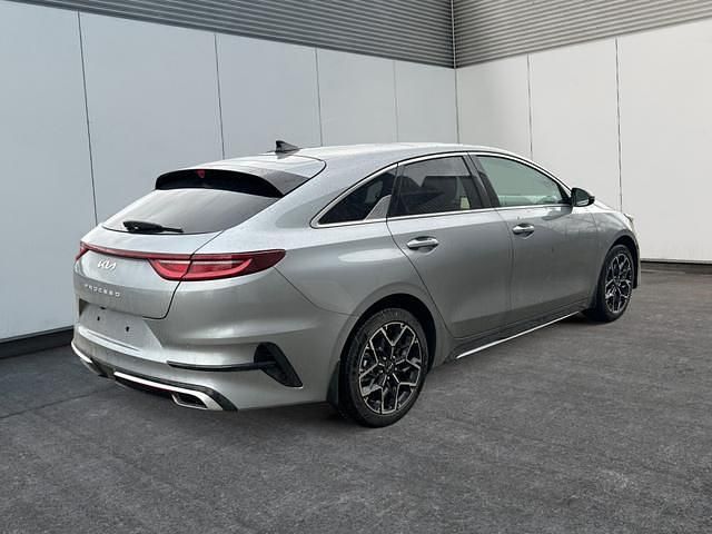 Gebraucht Kia ProCeed 140 PS (102 kW) 2024 (pentametal metallic/grau) Kleinwagen