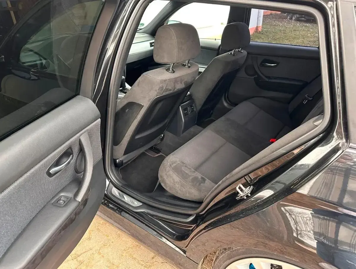 Używany BMW 330 Performance 350 KM (257 kW) 2012 Czarny Kombi