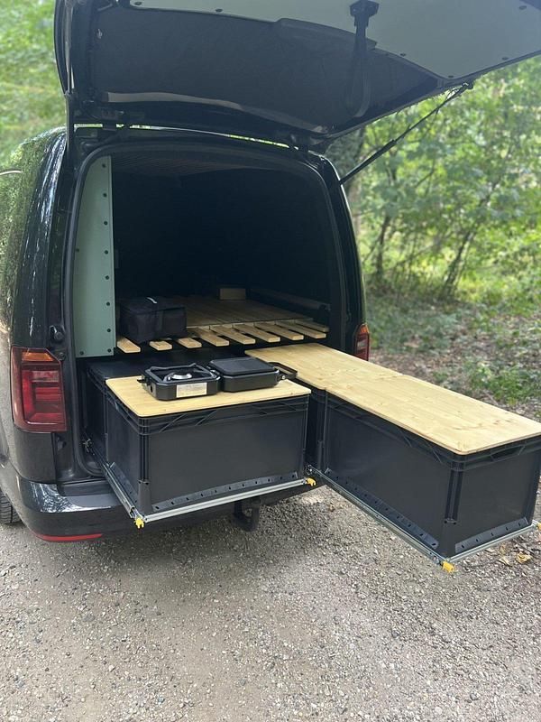Schwarz Gebraucht 2016 VW Caddy Maxi Van / Kleinbus | 16.000 € - Bild 1/4