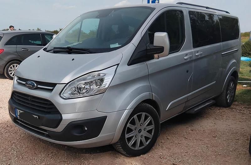 Gebraucht Ford Tourneo Limited 170 PS (125 kW) 2017 Silber Van / Kleinbus