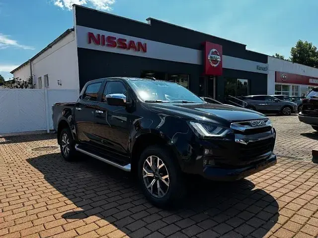 Neu Isuzu D-Max 163 PS (119 kW) 2025 Schwarz Pickup