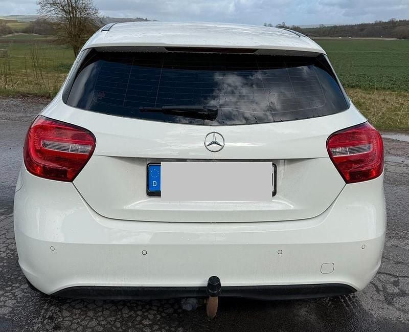 Gebraucht Mercedes A180 122 PS (89 kW) 2014 Weiß Limousine