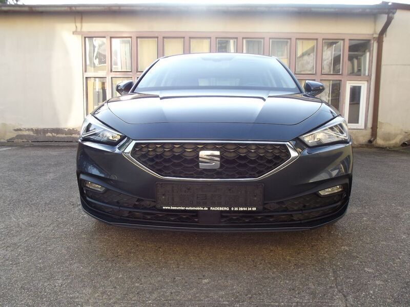 Grau Gebraucht 2020 Seat Leon Limousine | 17.999 € (Fairer Preis) - Bild 1/4