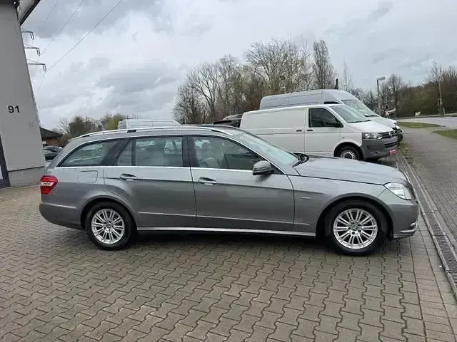 Gebraucht Mercedes E200 Elegance 184 PS (135 kW) 2010 Silber Limousine