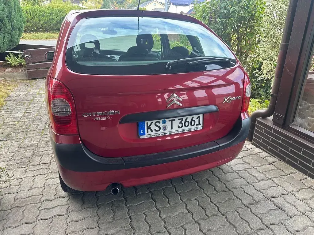 Gebraucht Citroën Xsara Picasso Comfort 109 PS (80 kW) 2006 Rot Van / Kleinbus