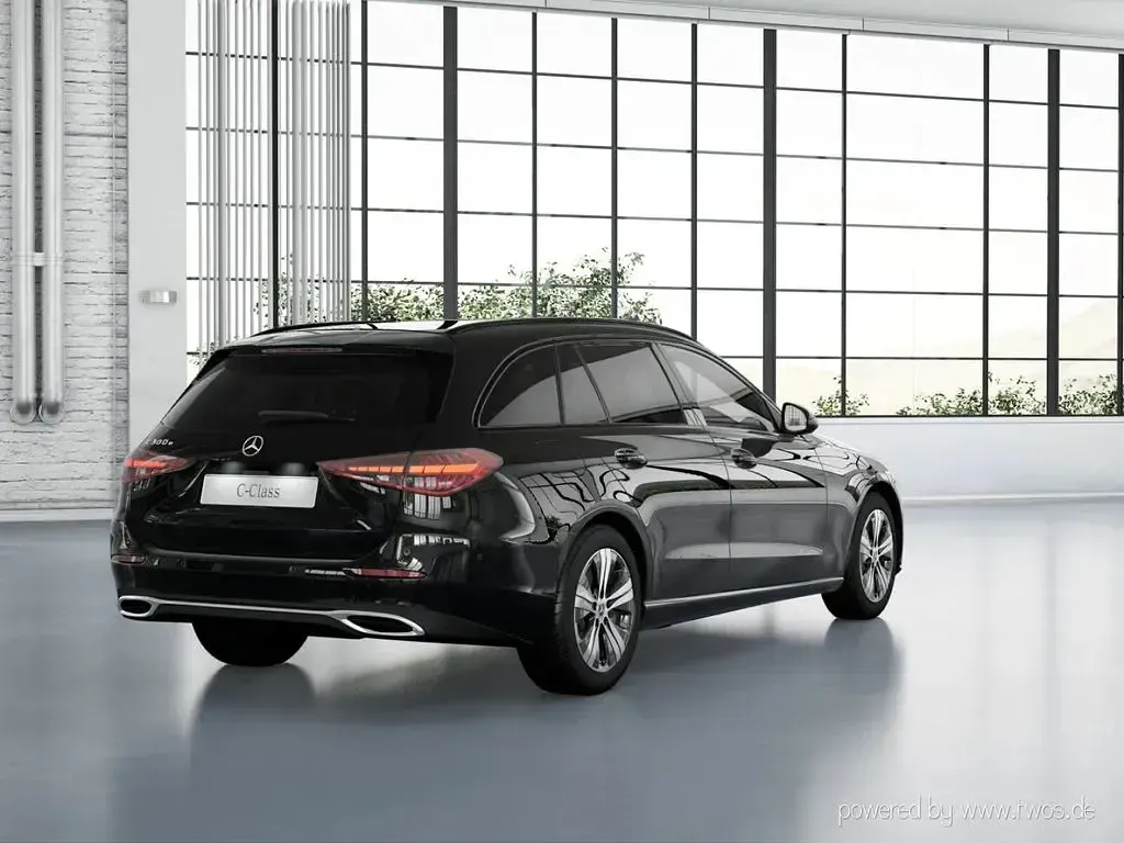 Gebraucht Mercedes C300e Avantgarde 333 PS (244 kW) 2023 Schwarz Limousine