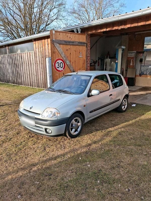 Gebraucht Renault Clio II 107 PS (78 kW) 1999 Silber Kleinwagen
