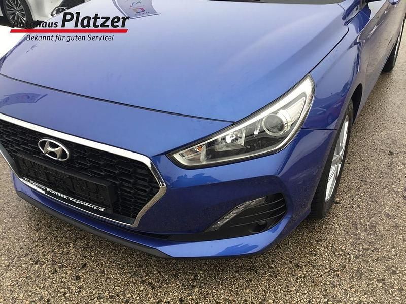 Gebraucht Hyundai i30 Passion 99 PS (72 kW) 2018 Blau Limousine
