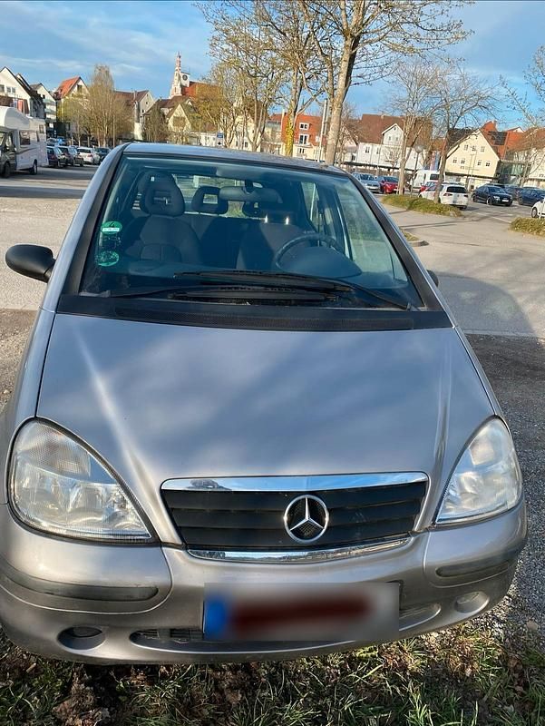 Usado Mercedes A140 82 HP (60 kW) 1999 Prateado Sedan