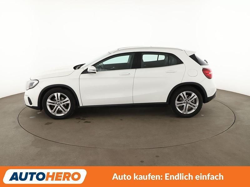Gebraucht Mercedes GLA180 Urban 122 PS (89 kW) 2018 Weiß SUV
