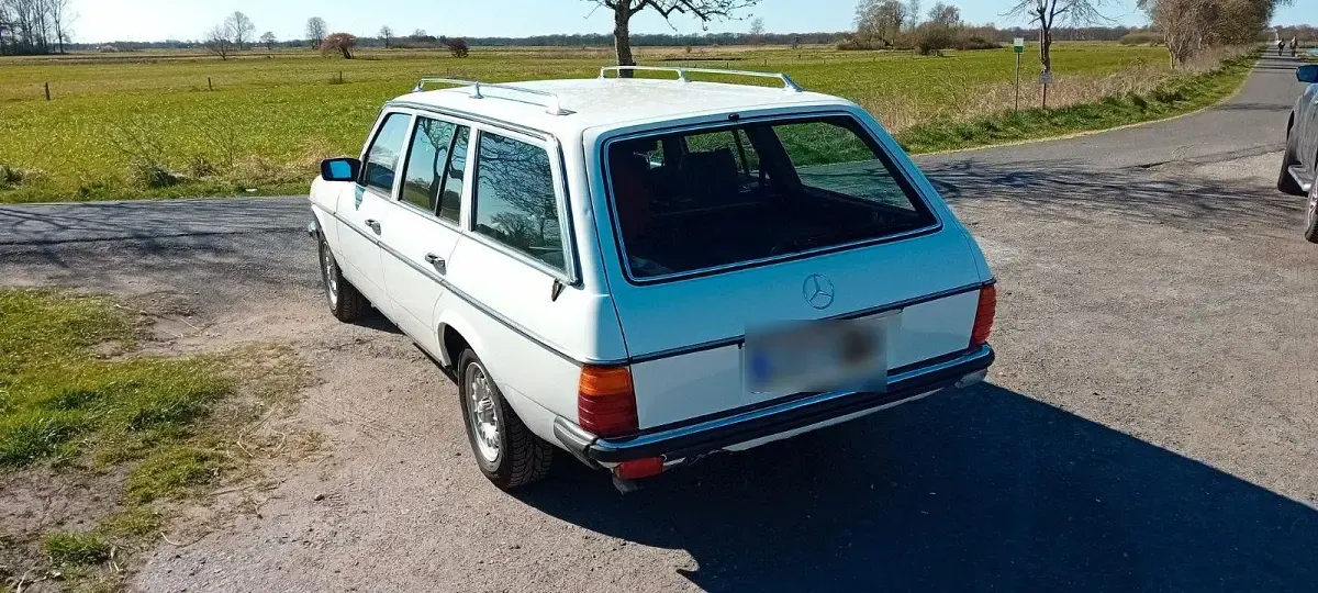 Gebraucht Mercedes 230 136 PS (100 kW) 1984 Weiß Kombi