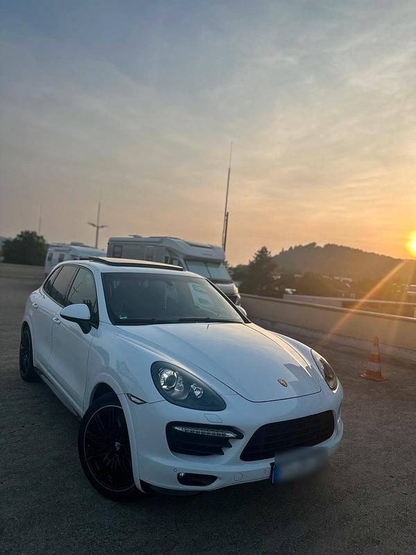 Weiß Gebraucht 2013 Porsche Cayenne GTS SUV | 29.990 € (Fairer Preis) - Bild 1/4