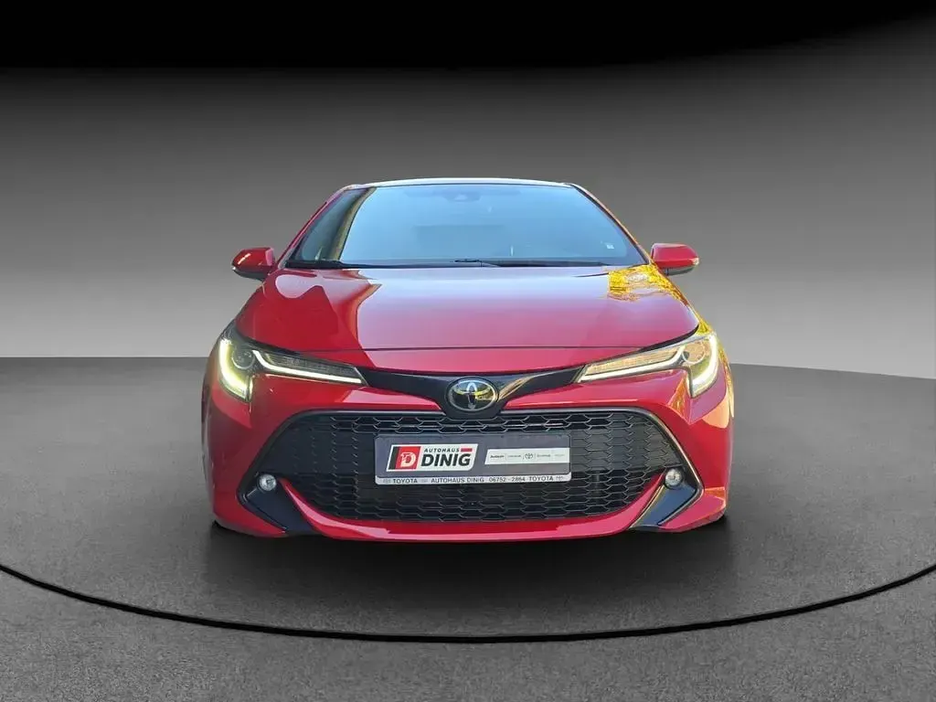 Gebraucht Toyota Corolla Team 116 PS (85 kW) 2021 Rot Limousine