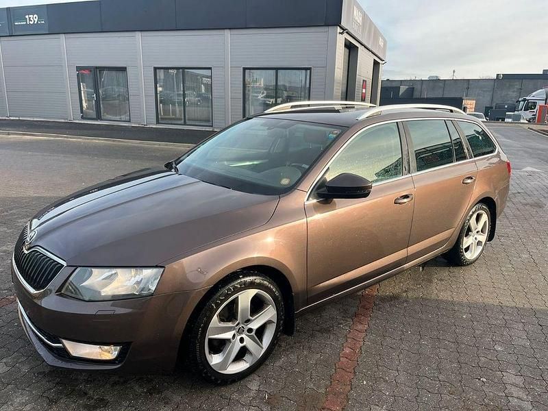Gebraucht Skoda Octavia Elegance 140 PS (102 kW) 2014 Braun Kombi