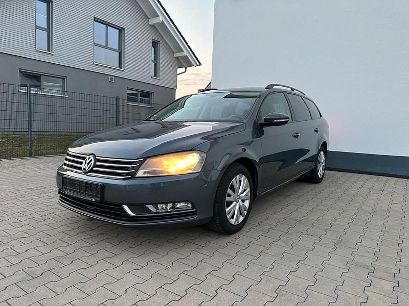 Gebraucht VW Passat Highline 122 PS (89 kW) 2011 Grau Kombi