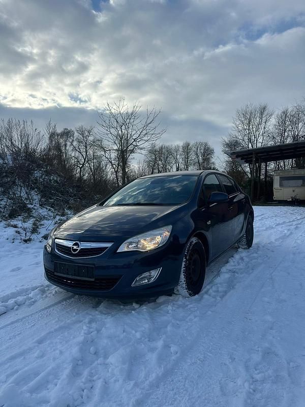 Blau Gebraucht 2011 Opel Astra Limousine | 3.500 € (Guter Preis) - Bild 1/4