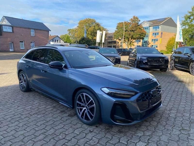Blau Gebraucht 2024 Audi A5 S-Line Coupé | 54.980 € (Superpreis) - Bild 1/4