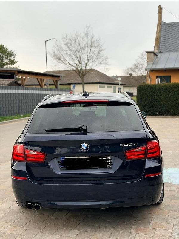 Gebraucht BMW 520 184 PS (135 kW) 2012 Blau Kombi