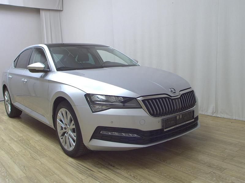 Gebraucht Skoda Superb Ambition 150 PS (110 kW) 2021 Silber Limousine