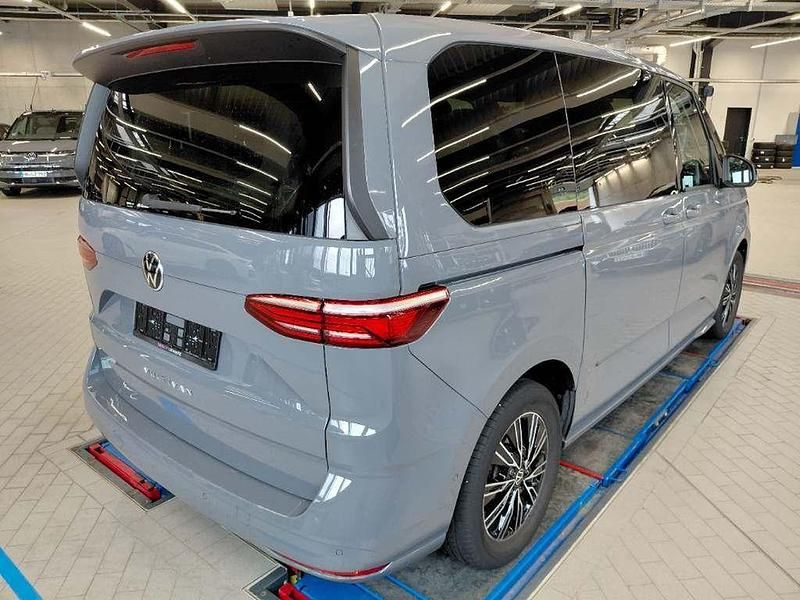 Gebraucht VW Multivan Life 150 PS (110 kW) 2023 Grau Van