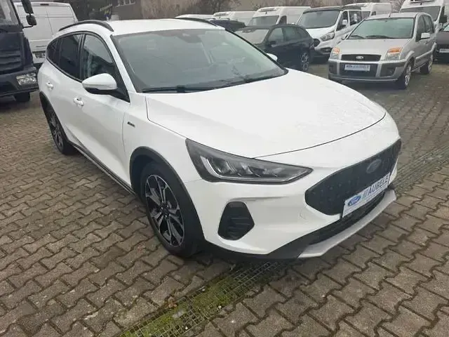 Używany Ford Focus Active X 120 KM (88 kW) 2022 Biały Sedan/Limuzyna