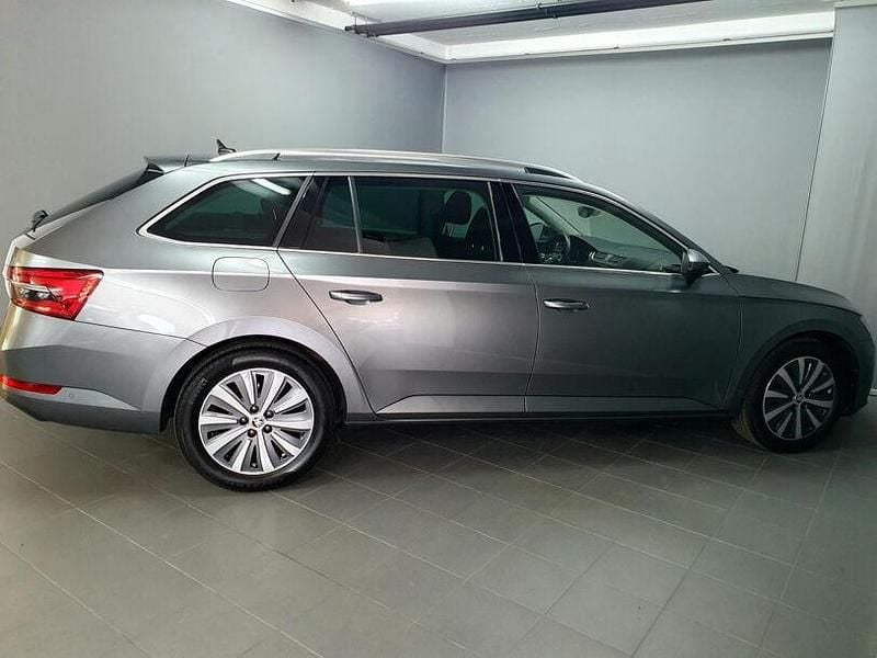 Gebraucht Skoda Superb Style 200 PS (147 kW) 2023 Graphite grau (metallic) Kombi