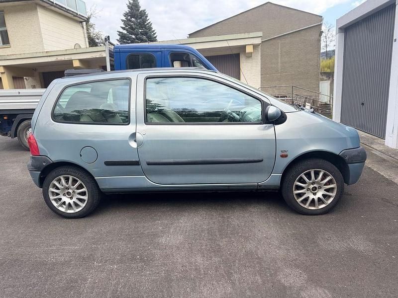 Second-hand Renault Twingo Expression 75 CP (55 kW) 2002 Albastru Hatchback