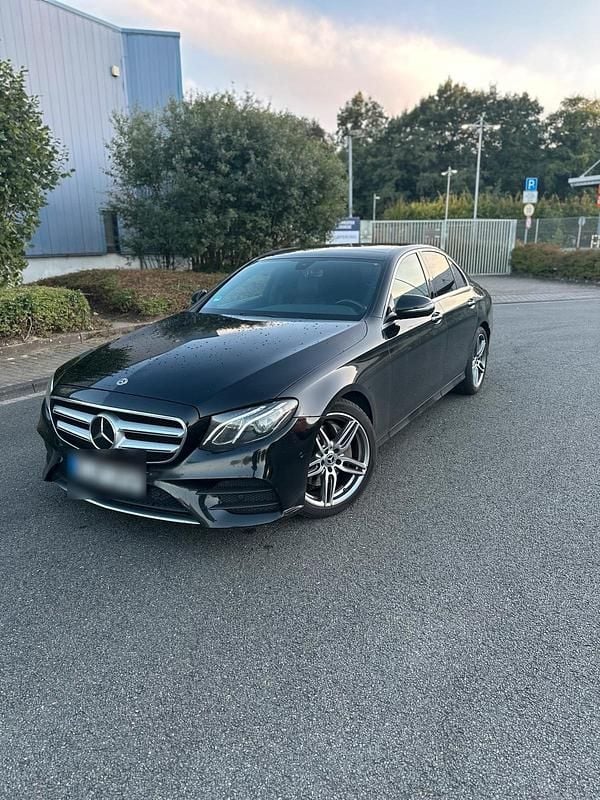 Gebraucht 2020 Mercedes E300 AMG line Limousine | 27.500 € (Fairer Preis) - Bild 1/4