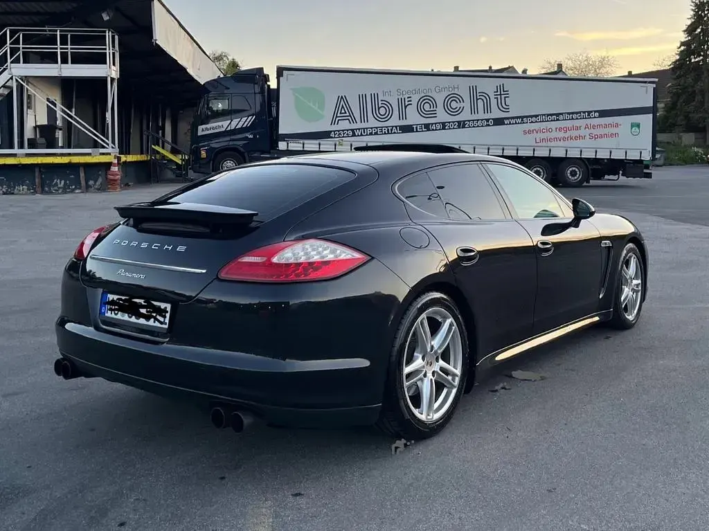 Second-hand Porsche Panamera 250 CP (183 kW) 2012 Negru Hatchback