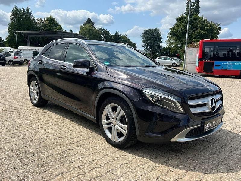 Violet Gebraucht 2015 Mercedes GLA220 Urban SUV | 15.990 € (Fairer Preis) - Bild 1/4
